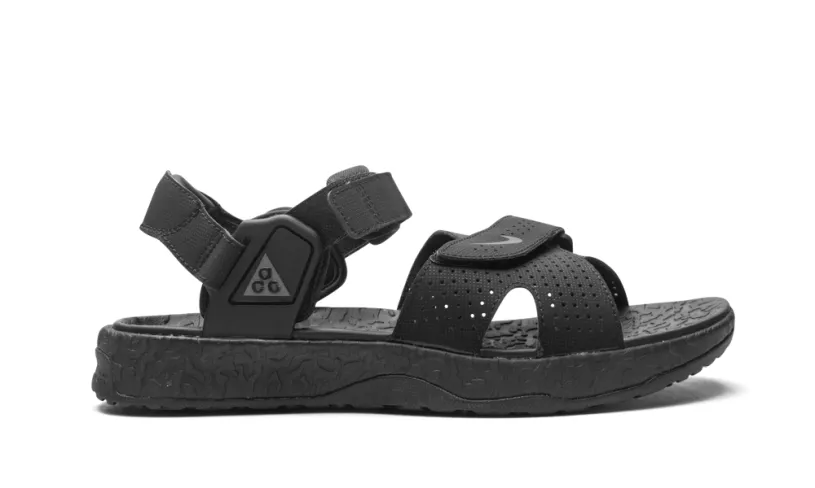 Nike Basketball ACG AIR DESCHUTZ 'TRIPLE BLACK'